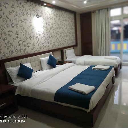 Hotel Sjr Варанаси Экстерьер фото